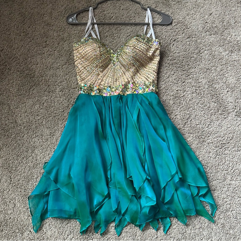 LAST CHANCE 12HRS - Flowy Rhinestone dress - EUC